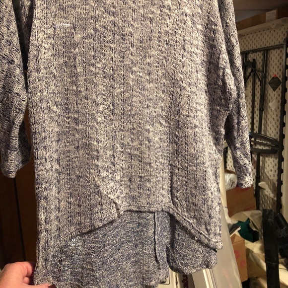 Light beautiful sweater - Picture 2 of 3